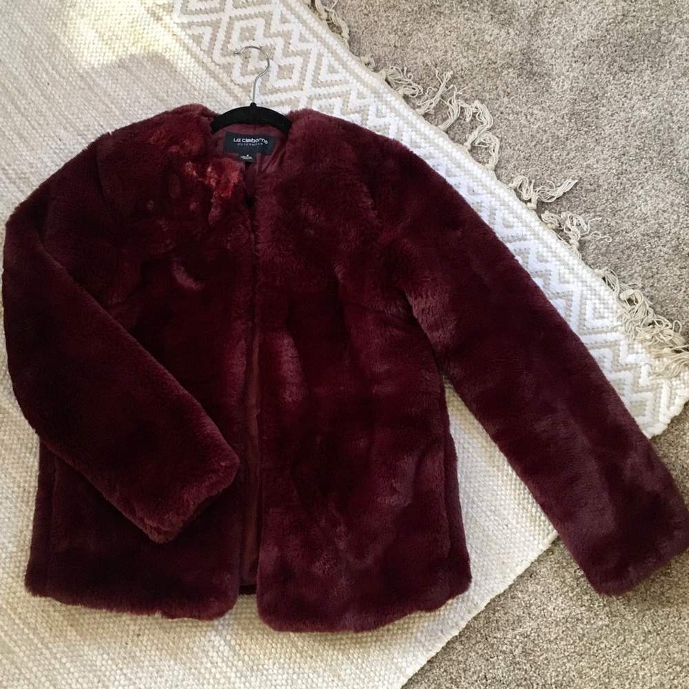 ✨ Liz Claiborne Faux Fur Coat!✨
